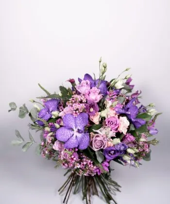 Violetinių, rožinių spalvų puokštė