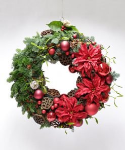  A wreath decorated with poinsettias