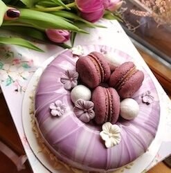 Rožinės spalvos musinis tortas