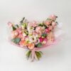 Vertimo rezultatas A bouquet of pink and cream flowers
