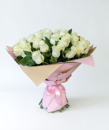 Bouquet of white roses