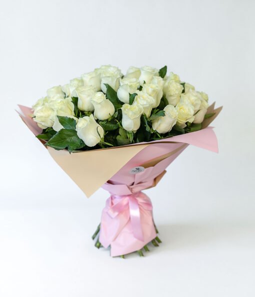 Bouquet of white roses