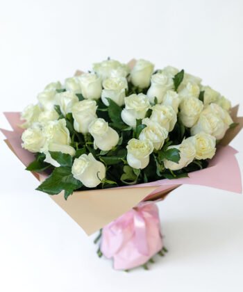 Bouquet of white roses