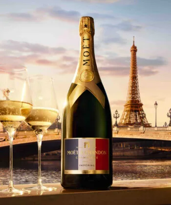 Šampano butelis su Prancūzijos vėliava